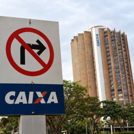 Placa proibido virar a direita Matriz 430.png