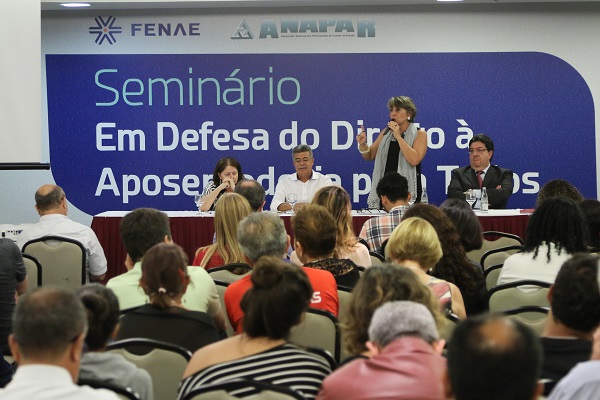 SeminarioMesa2-600x400.jpg