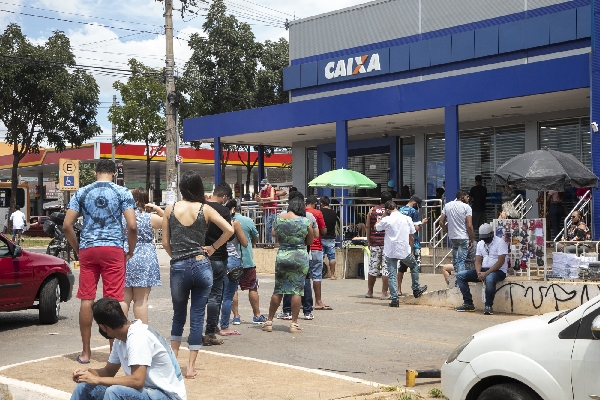 fila_caixa_2021_6.jpg